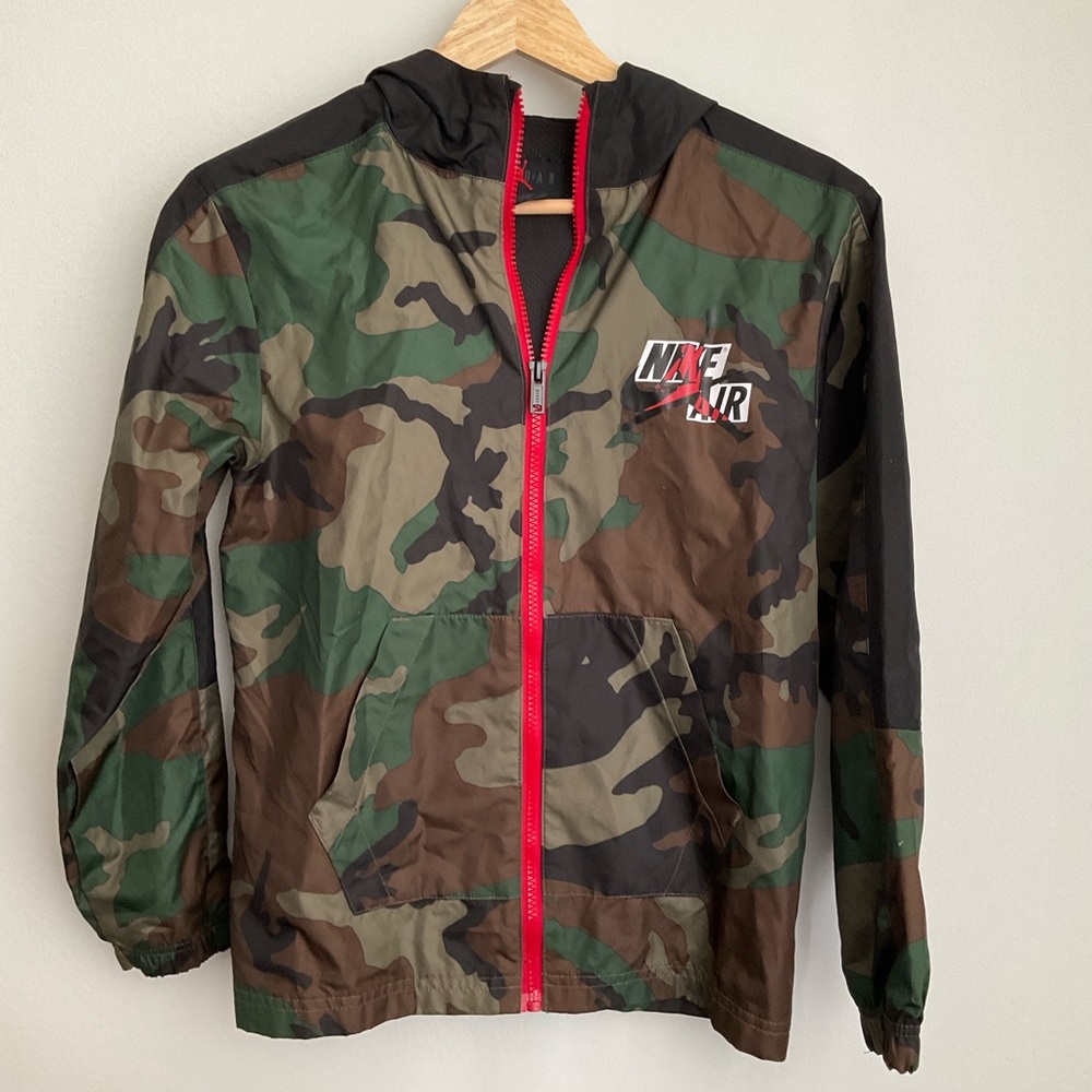 Nike Air Jordan Camo Jacket with Red Zipper Boys M (10-12)